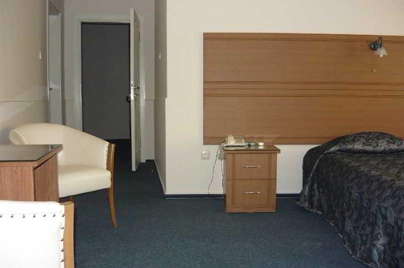 Bormali Hotel Корлу Екстериор снимка